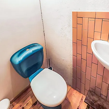 Dom wakacyjny Piękny Dom Z 1 Sypialnią W *